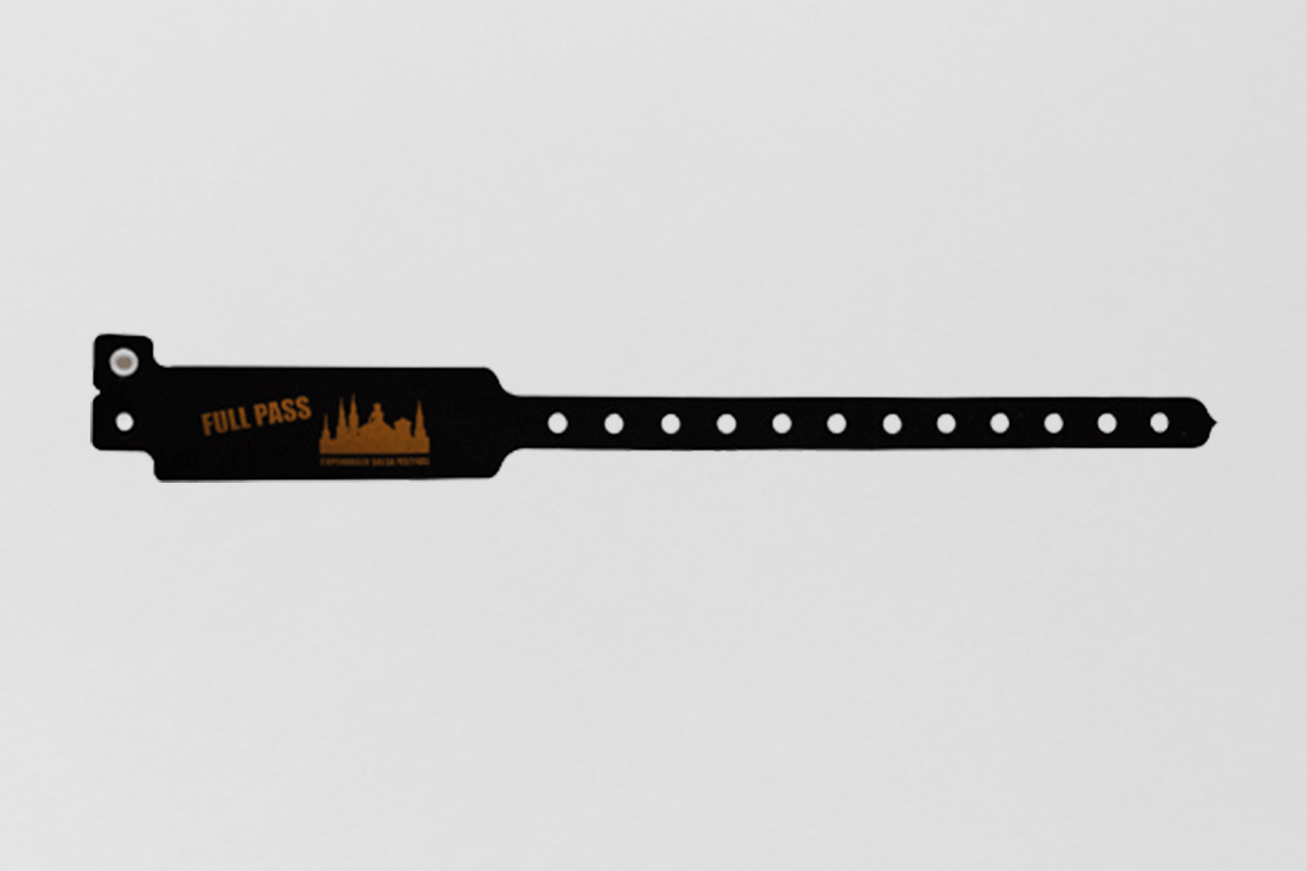 Et sort JM Band® armbånd laget av Plast armbånd W trykk Via eMail med logo på.