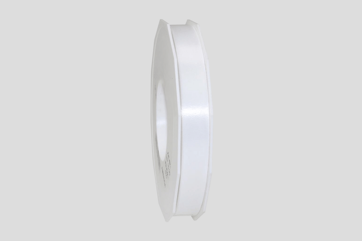Et JM Band® Polyprotex bånd 15mm på grå bakgrunn.