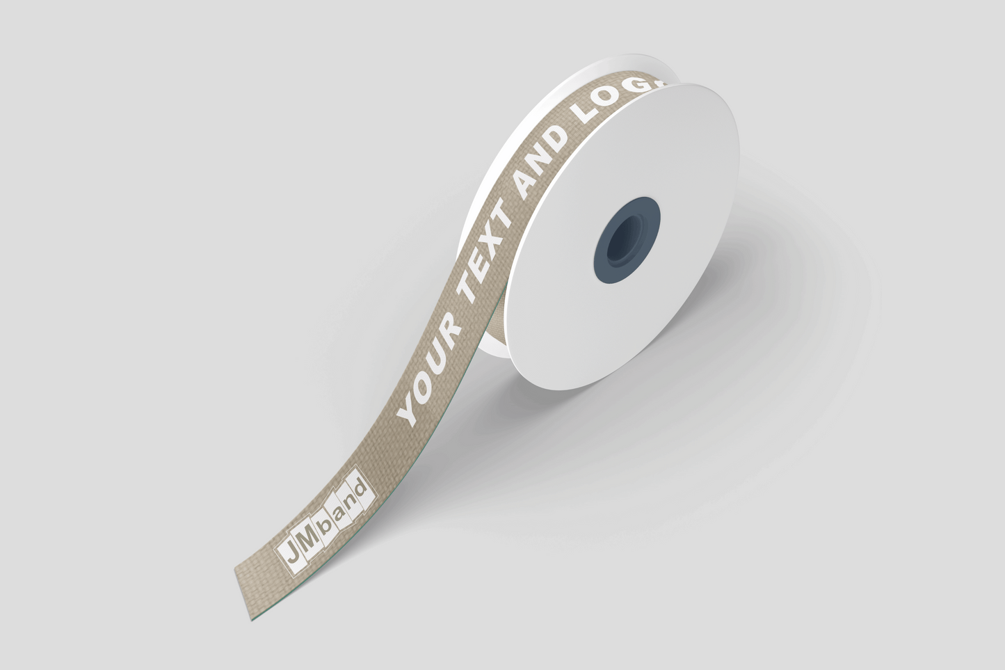En rull Gavebånd bambus stoff silketrykk med JM Band®-logoen på.