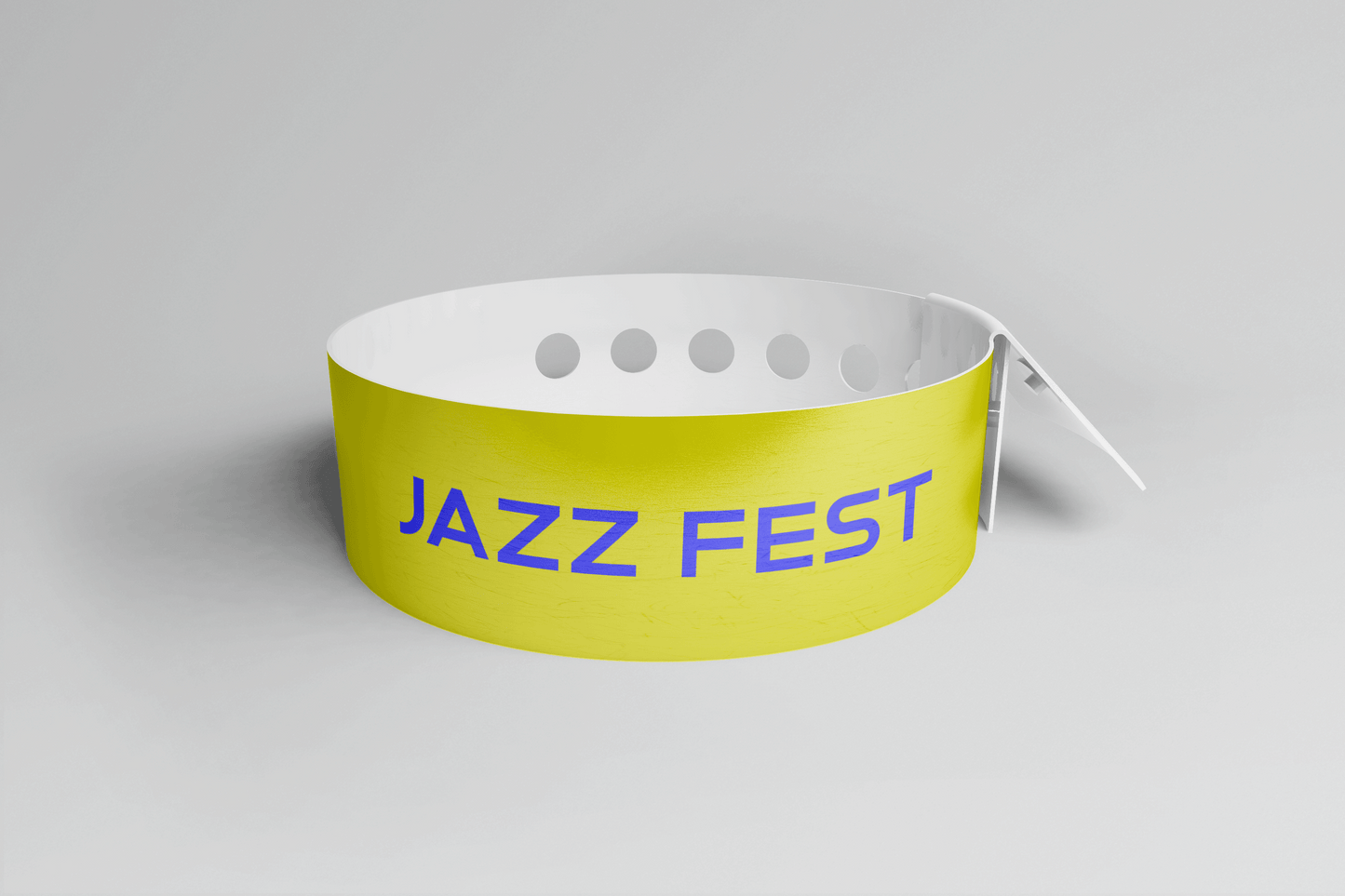 Et gult Plastarmbånd L-print Design selv armbånd med ordet jazzfest på.