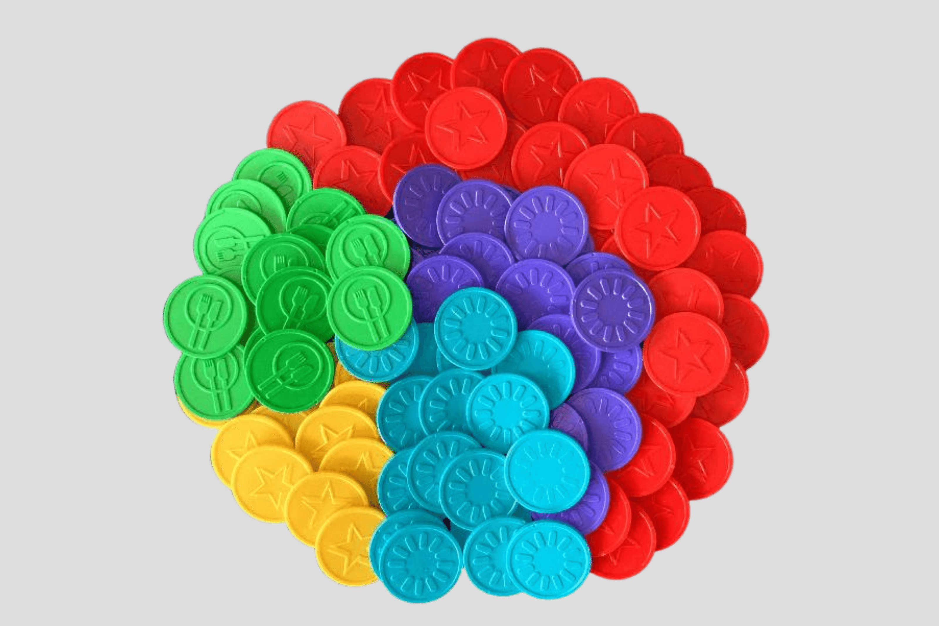 En haug med fargerike mynter i en sirkel.