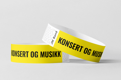 To gule Papirarmbånd med trykk Via e-post fra JM Band NO med ordene konsert og festival armbånd.