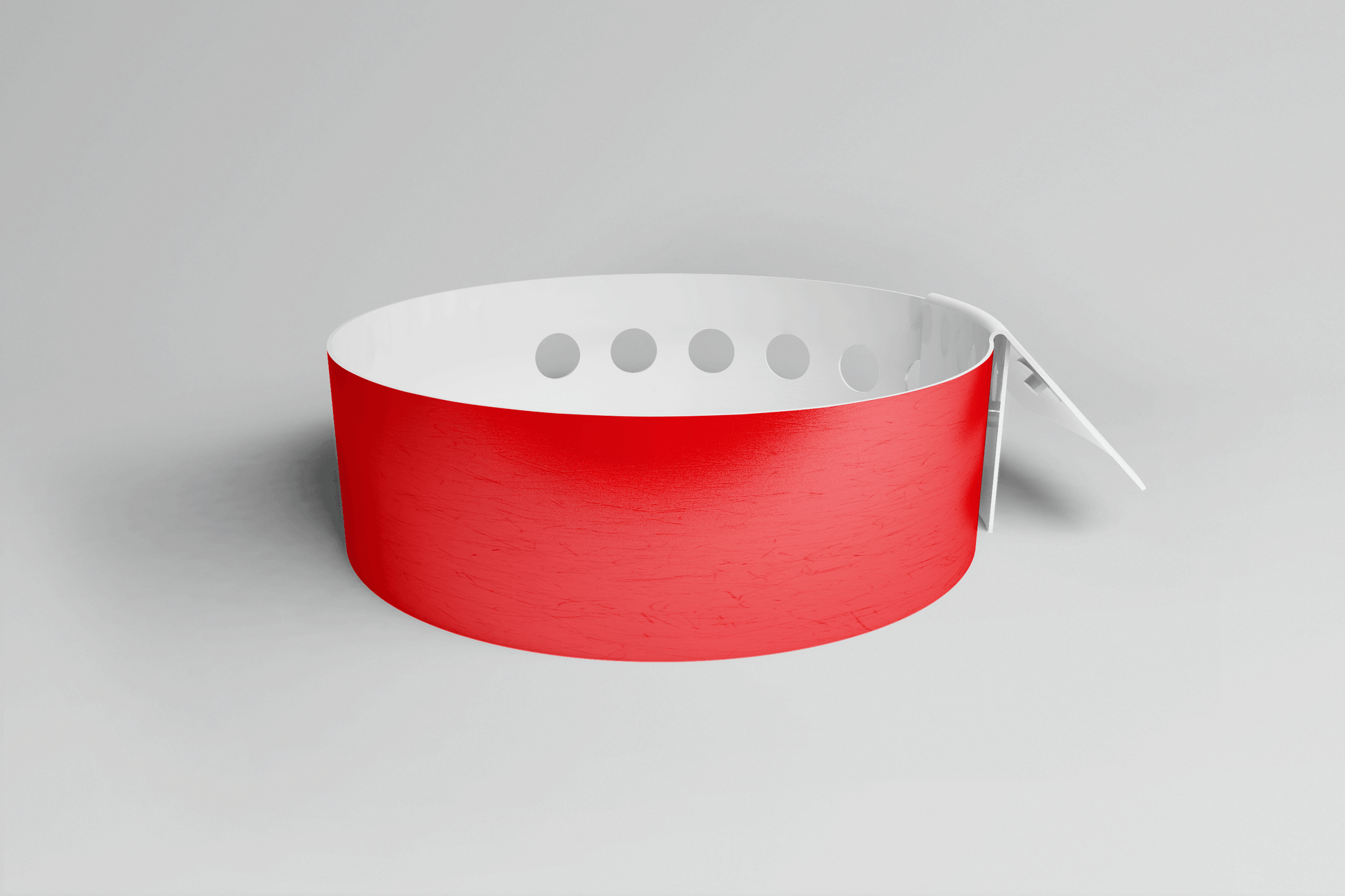 Et rødt og hvitt Plastarmbånd L farger På lager armbånd på grå bakgrunn, produsert av JM Band NO.