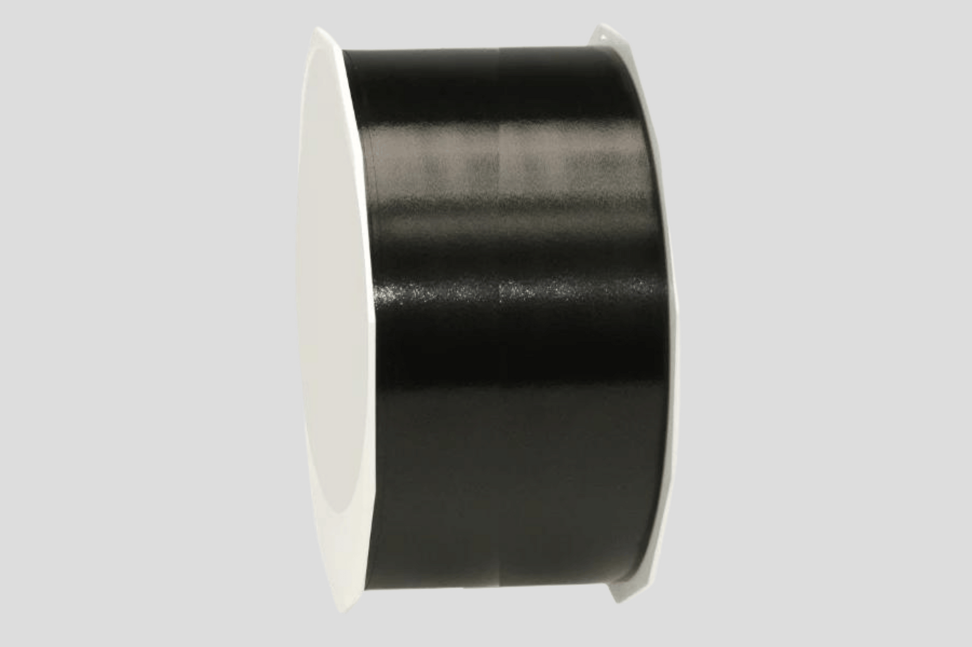 Et Målgangsbånd i farger på lager med trykk på hvit bakgrunn av JM Band NO.