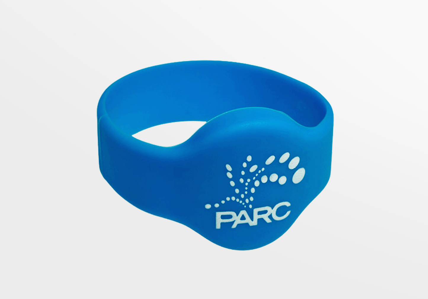 Et blått RFID silikon armbånd med ordet parc på fra merket JM Band NO.
