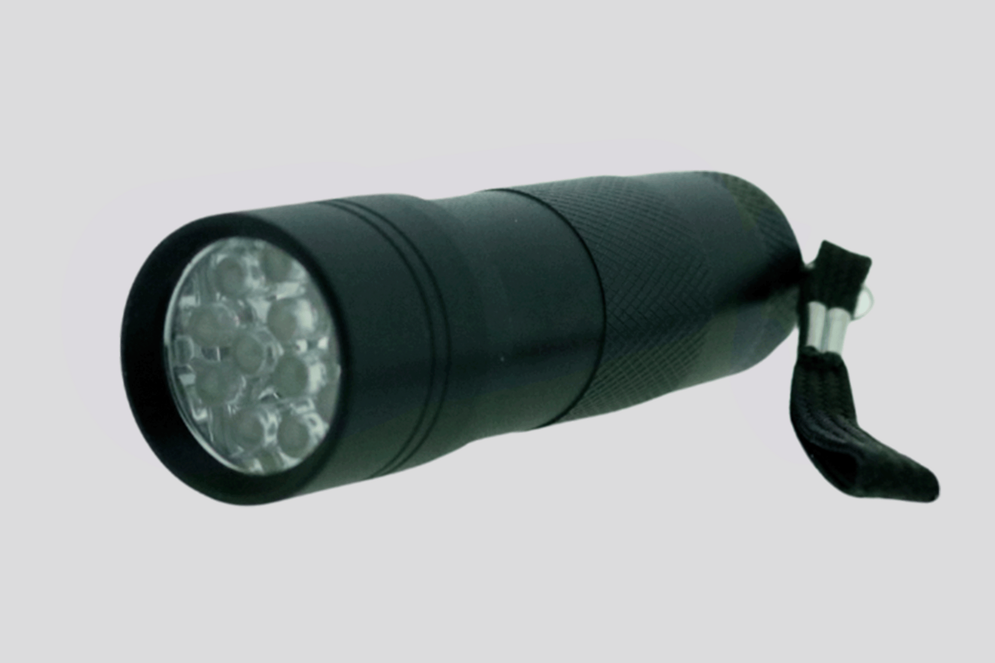 En svart JM Band NO UV-lommelykt LED spektrum lommelykt på hvit bakgrunn.