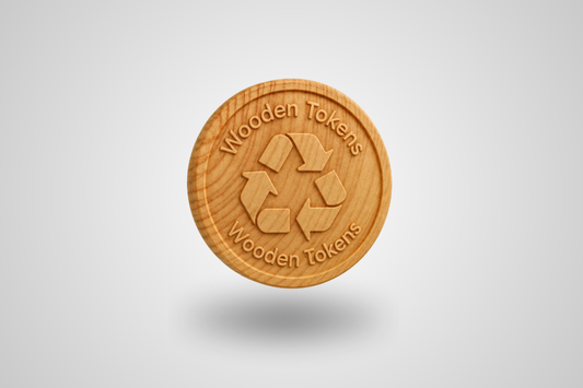 Kjøp Pregede poletter av tre med eget design fra JM Band®