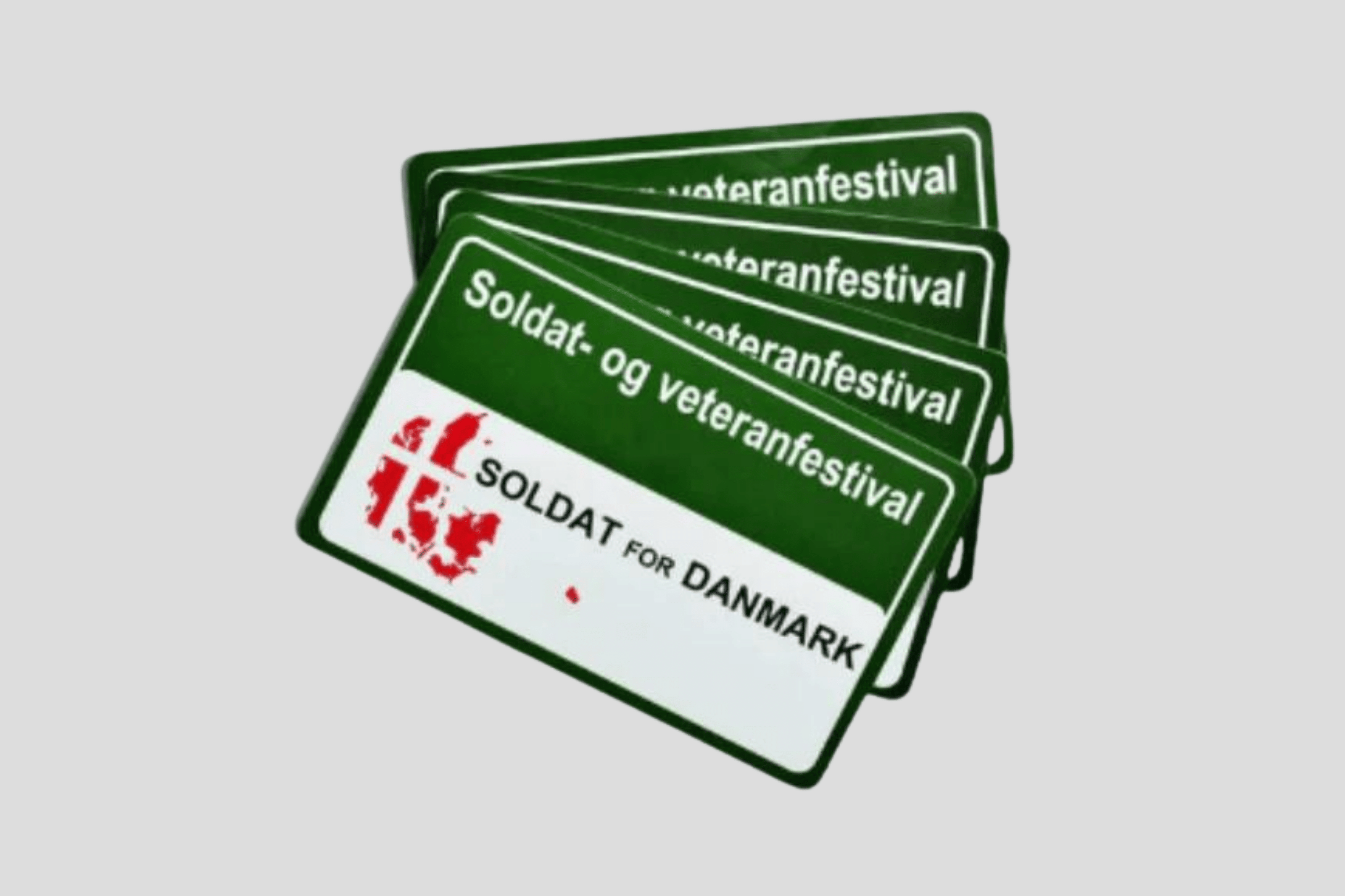 En gruppe merker med ordene 'soldatfestival' og 'danmark'.
