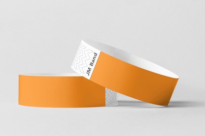 Et par oransje JM Band NO papirarmbånd uten trykk På lager på hvit bakgrunn.