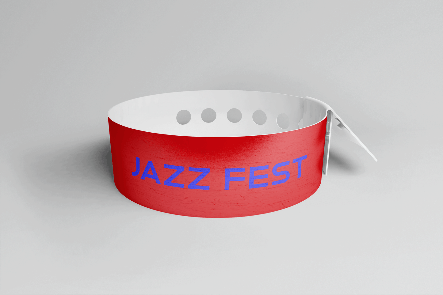 Et JM Band NO Plastarmbånd L-print Design selv laget av rød PVC med ordet "jazz fest" påtrykt. Produksjonstiden for dette plastarmbåndet er minimal.