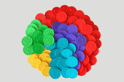 En haug med Poletter plast preget På lager, fargerike mynter i sirkel av JM Band NO.