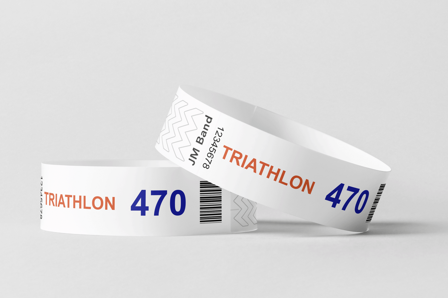 To armbånd med ordet triatlon på.